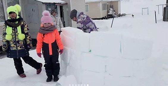 Замки и зверей из снега налепили в Новом Чаплино