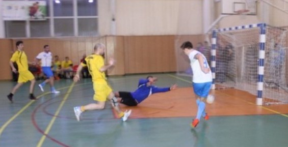 Окружные спортивные соревнования стартовали с мини-футбола