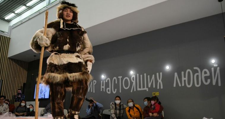 Дефиле завершило выставку &quot;Чукотская одежда: традиции и современность&quot;