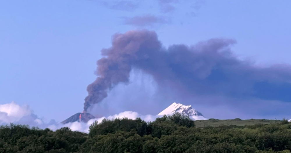 Выброс вулканического пепла приостановил авиасообщение между Камчаткой и Чукоткой