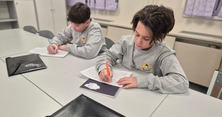 Учебный год сменами по физике и математике открыл центр &quot;Энэрти&quot;