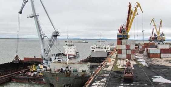 Морской порт Певек может закрыть навигацию за две недели до Нового года