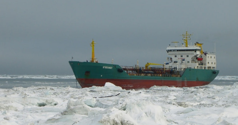 Два судна Чукотской торговой компании будут проданы в счет долгов по налогам