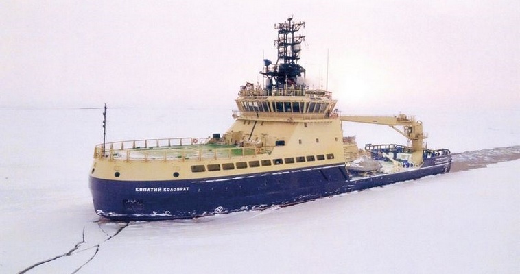 "Евпатий Коловрат" поможет застрявшему во льдах на Чукотке теплоходу