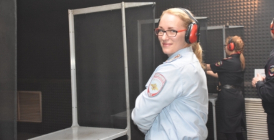 Чукотские правоохранительницы посоревновались в стрельбе