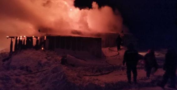 Четырёх человек эвакуировали из загоревшегося дома в селе Нешкан