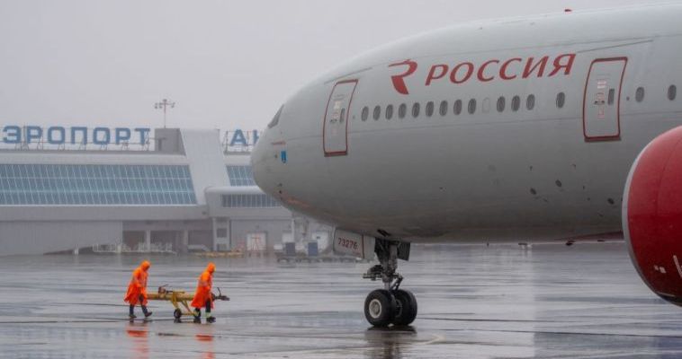 Более двух суток провели в Магадане пассажиры рейса Москва - Анадырь