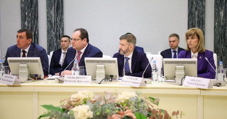 Поддержку экспорта обсудили на совете ДФО с участием Владислава Кузнецова