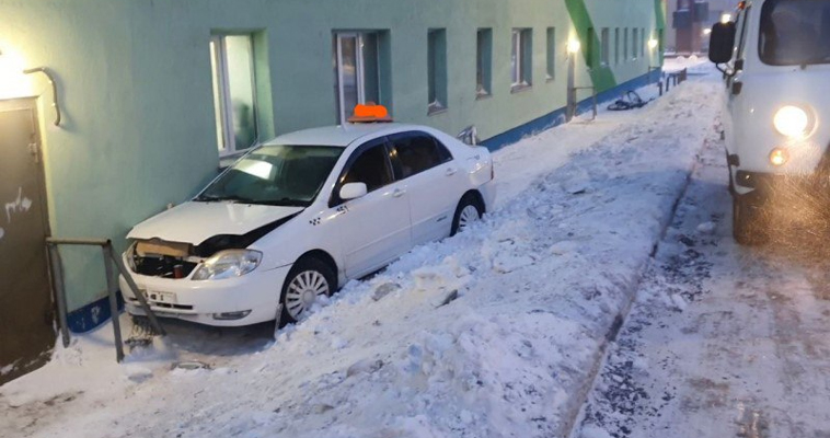 Таксист скончался за рулем автомобиля в Анадыре