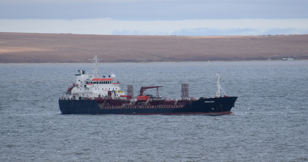 Две трети планового объёма нефтепродуктов доставили на Чукотку