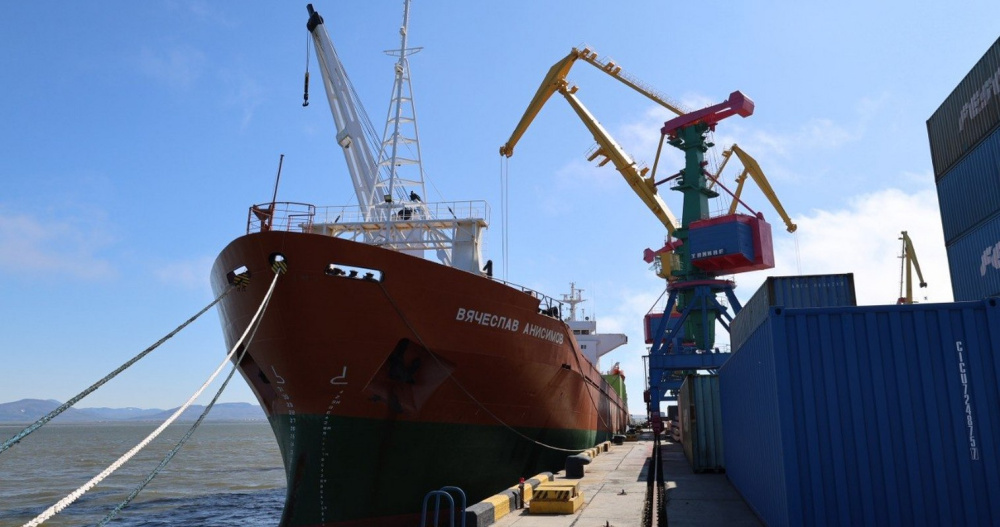 Продовольственное судно Единого морского оператора пришло в столицу Чукотки