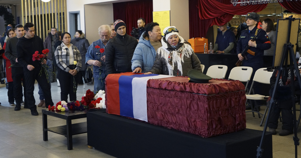 С погибшим в боях на Донбассе Анатолием Котовым простились в Анадыре