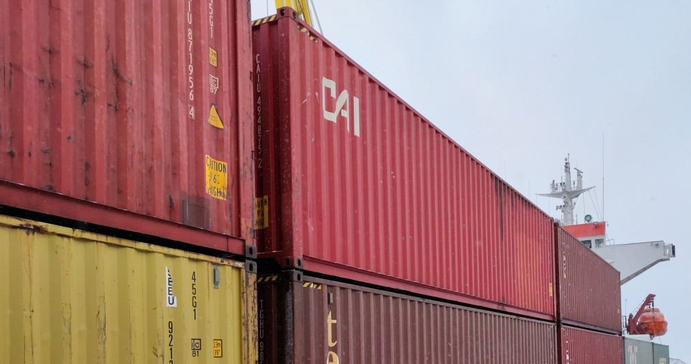 Главное судно продовольственной навигации доставило в регион продукты на зиму