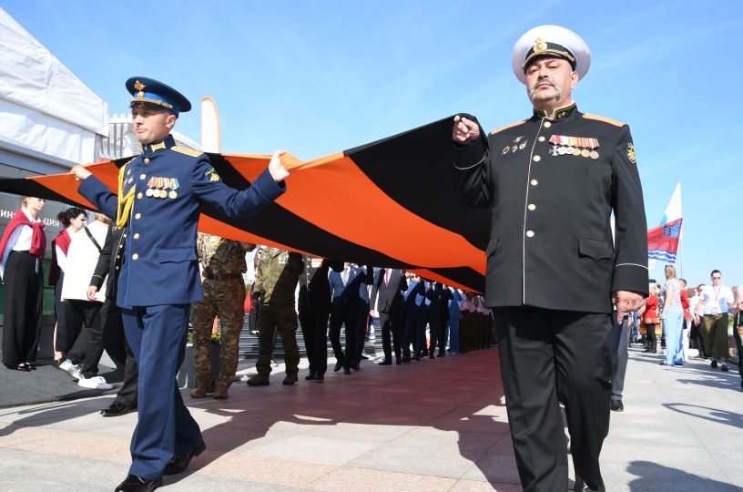 Шествие на "Улице Дальнего Востока"