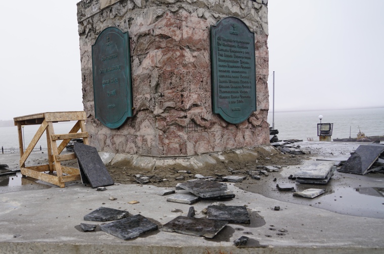 Памятник Николаю Чудотворцу.JPG